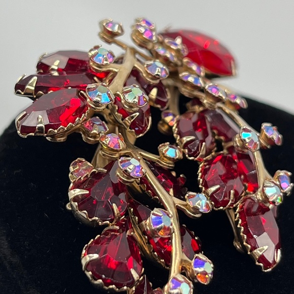 Vintage Red, and A.B. Gold Tone, Large Floral/Leaf Spray Brooch. - Picture 3 of 10